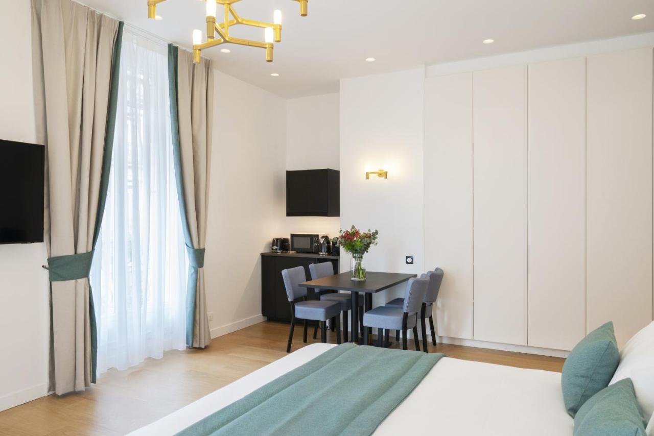 Vestay Montaigne Parigi Esterno foto